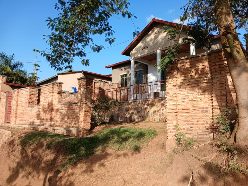 4 bedroom house for sale in NYAKARIRO