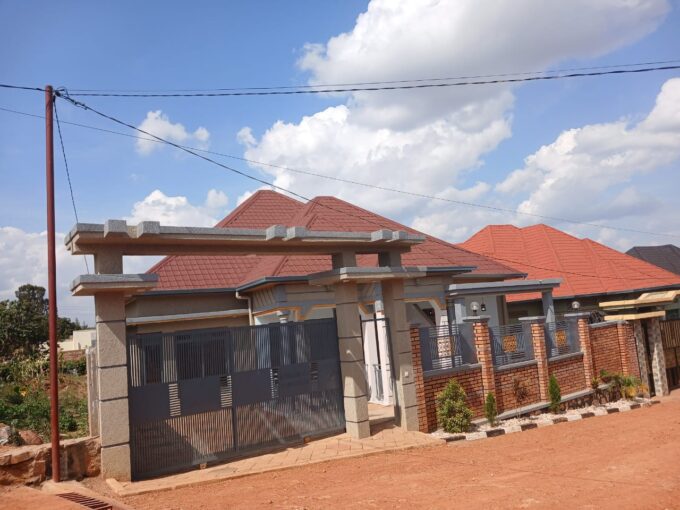 HOUSE for sale at KANOMBE