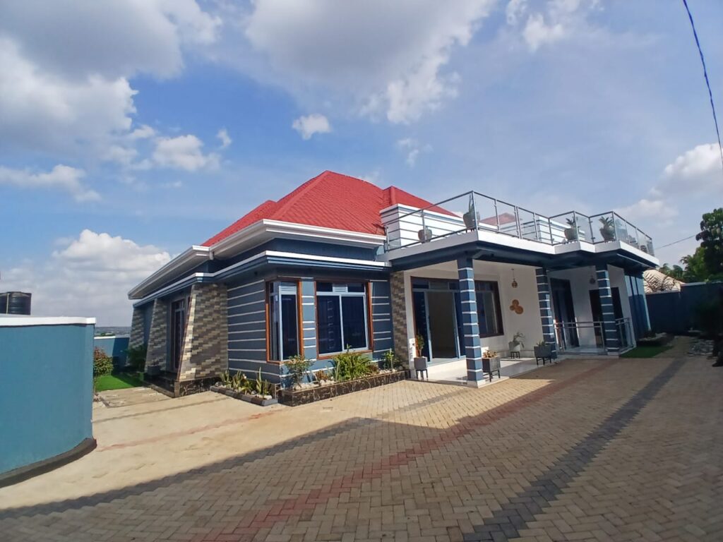 House for sale at KANOMBE( BUSANZA)