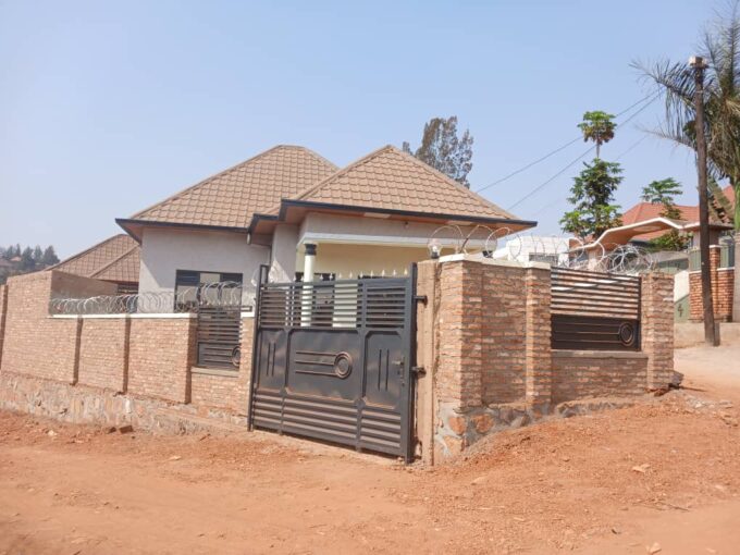 House for sale at MASAKA (KWA Sylive)