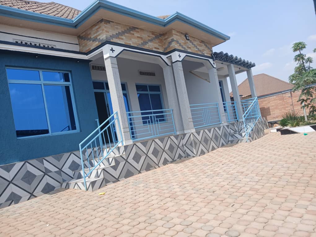 House for sale at KANOMBE (Mugashyushya)